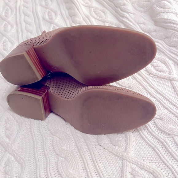 Via Spiga Tricia Bootie (Dark Tan) - Picture 5 of 6